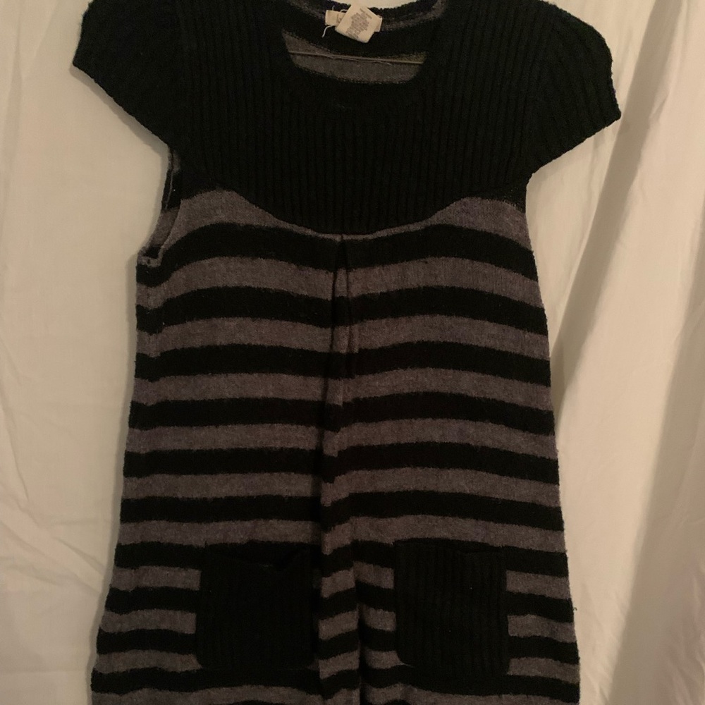 Adorable sweater dress with functional pockets!